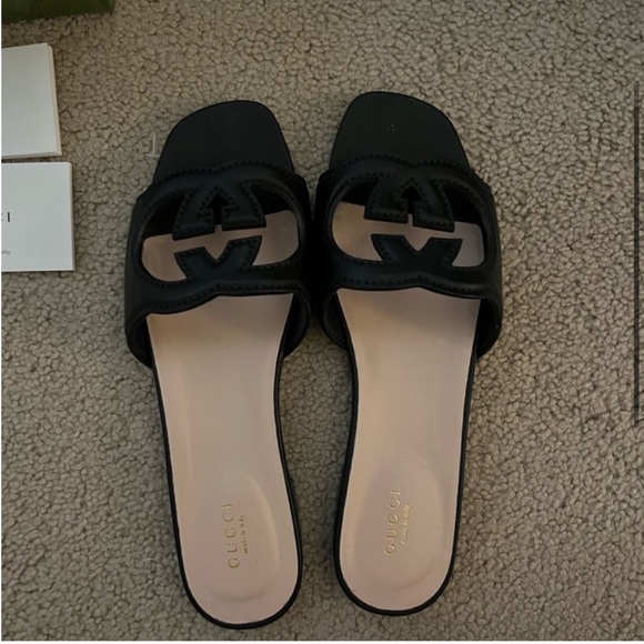 Gucci Black Sandals with Iconic GG Logo - Picture 3 of 7